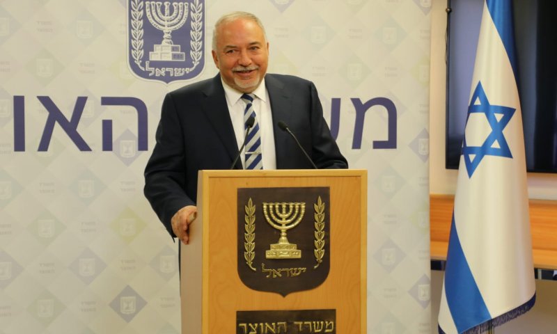 ליברמן החליף את כ"ץ: אין אצלי מושג של 'פקידי אוצר'