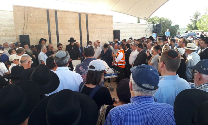 אלפים מלווים למנוחות את בני משפחת סלומון הי"ד