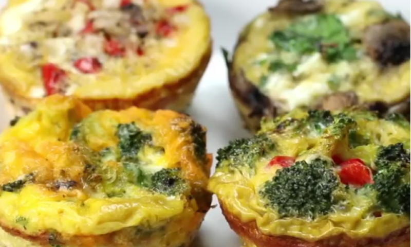 צפו: איך הופכים בקלות סתם חביתה למאפינס