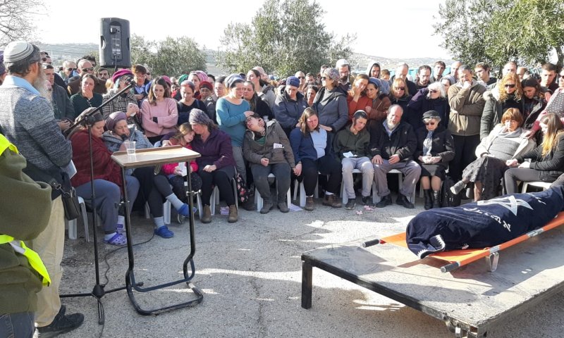 מאות מלווים את אורי אנסבכר הי"ד בדרכה האחרונה