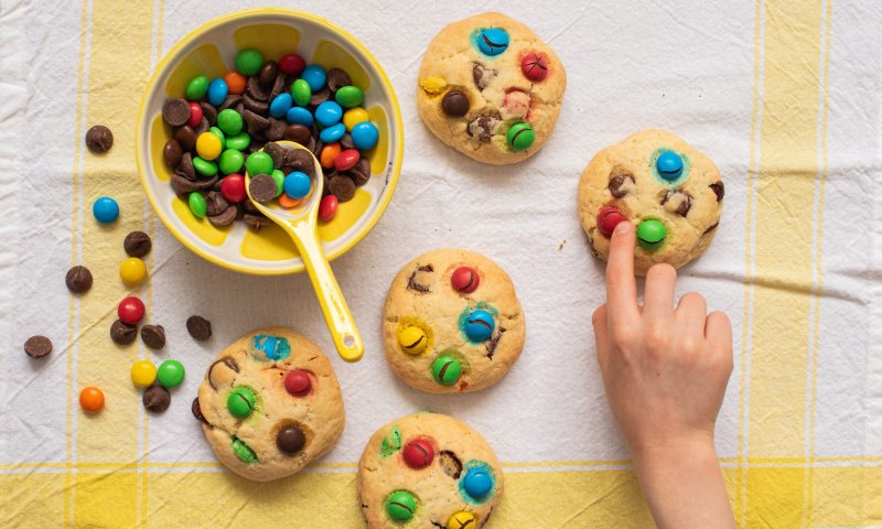 תקראו לילדים: מתכון לעוגיות שיכניסו צבע לחופש