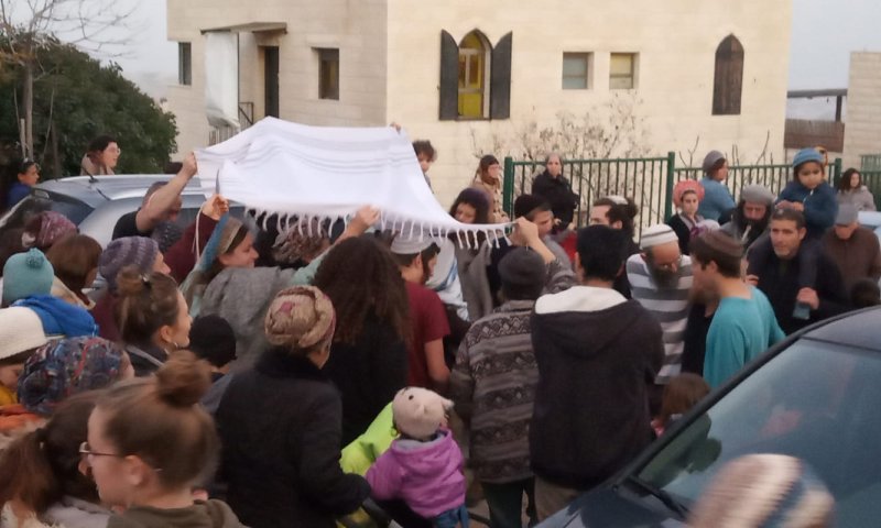 שנה לאחר הרצח: הכנסת ספר תורה לזכר אורי אנסבכר