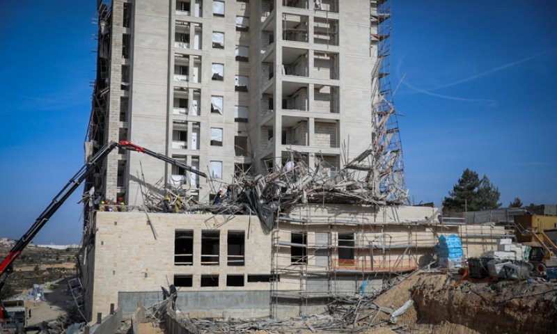 צרחות ועשן: תיעוד רגע קריסת הפיגומים בגבעת זאב