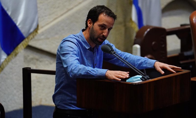 הח"כים מהחניון בחוץ: עוד פרישה בכחול לבן