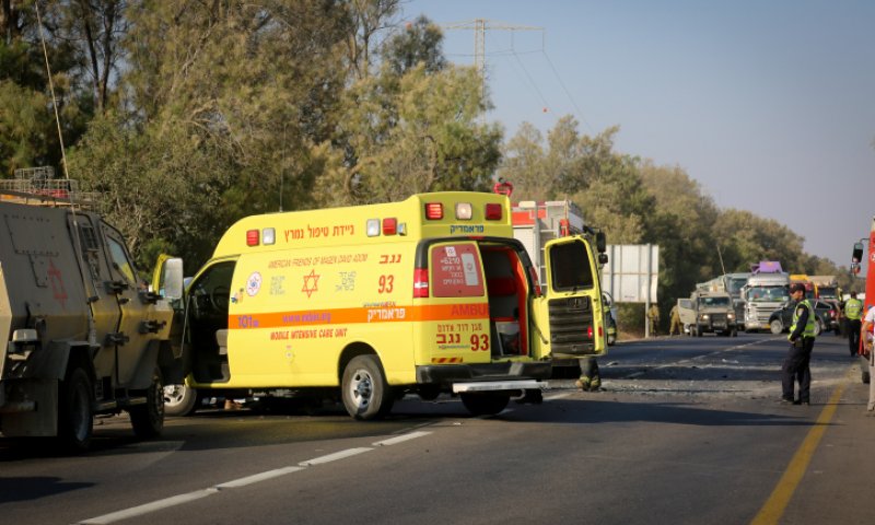 הולך רגל בן 60 נדרס למוות על ידי משאית ברחובות