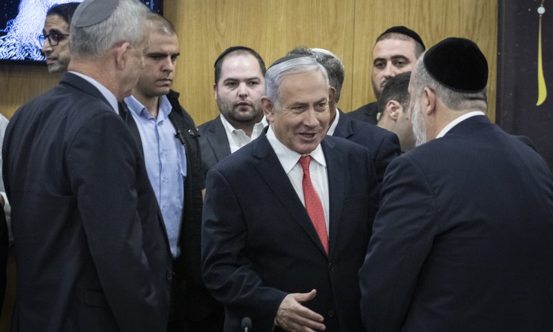 גנץ מאשים את נתניהו: "לא מוותר על חסינות או הבלוק"