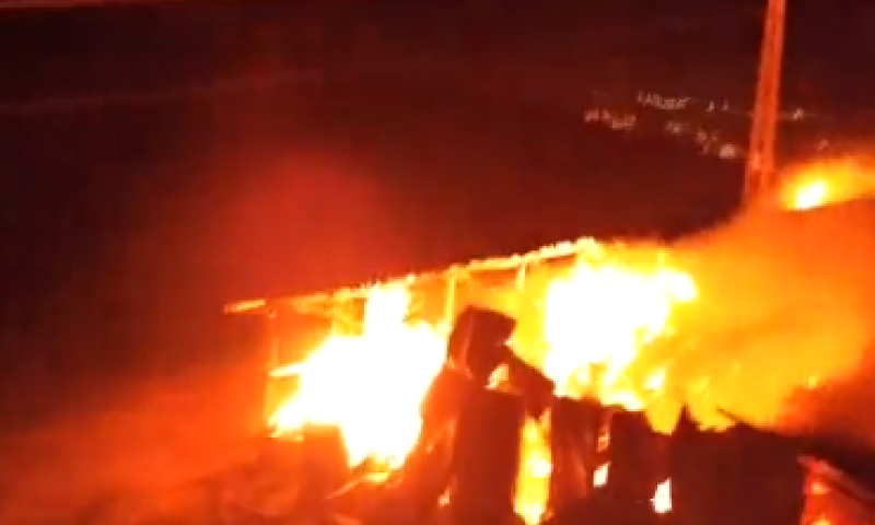 עשרה בתים נשרפו בבית מאיר; היישוב פונה