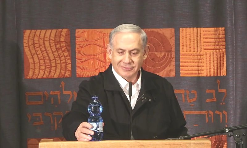 צפו: משל הבקבוקים של בנימין נתניהו