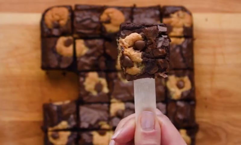 צפו: להכנת עוגת השבת הזו תצטרכו לקרוא לילדים