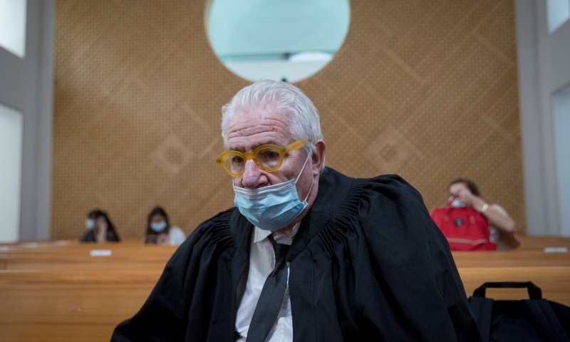 העו"ד המוכר סיפר בעיתון: נוהג לגנוב ספרים מבתי אבלים