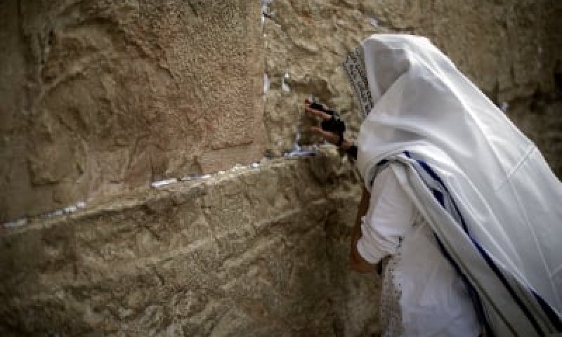 איך אפשר לשמוח בראש השנה? זה יום הדין