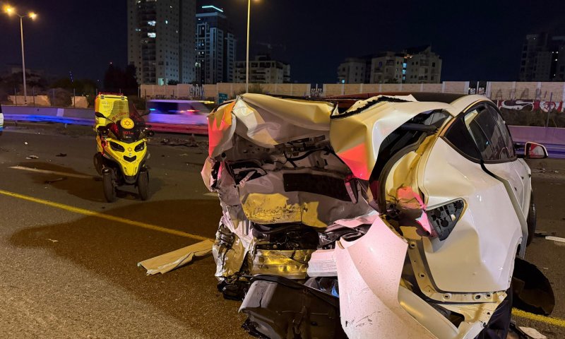 7 פצועים בתאונה בכביש 4 &ndash; אחד מהם במצב קשה: "רכבים מרוסקים"