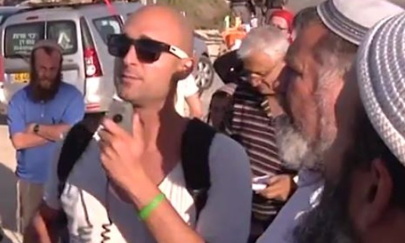 הטרול הגיע להפגנת אנשי השמאל: "אנחנו בעד יצהר"