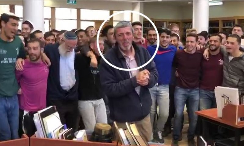 צפו בקבלת הפנים לרב רפי פרץ במכינת עצמונה