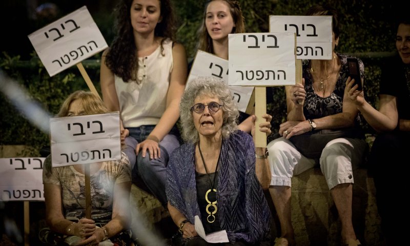 למרות הגבלות בג"ץ: 2000 מפגינים מחו מול היועמ"ש