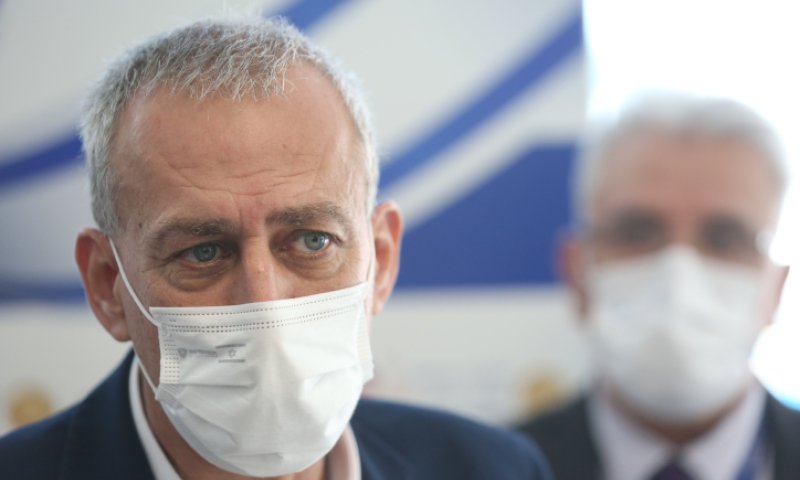 פרופ' אש: "נדון בהורדת המסכות"