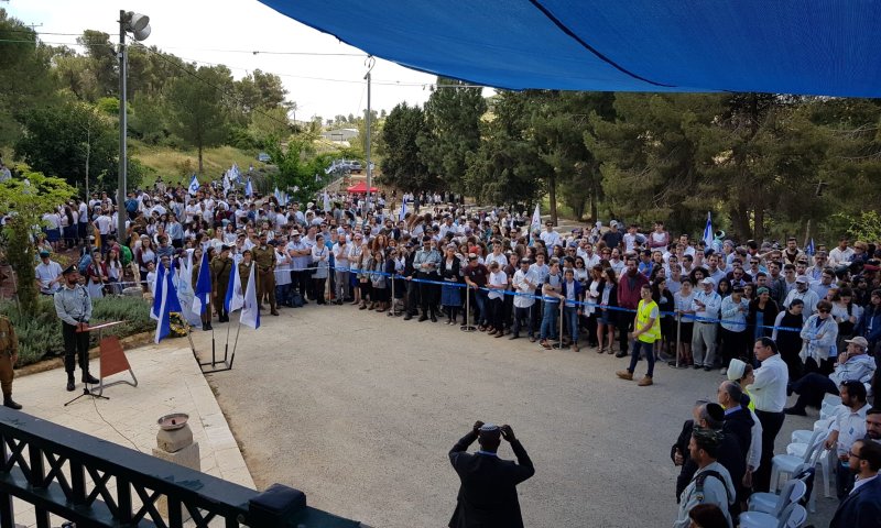 דרעי: "הרב עובדיה אמר 'רק לראות חייל? לנשק אותו'"