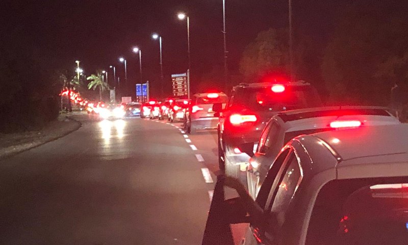 "המשטרה מונעת כניסת רכבים להפגנה נגד נתניהו"