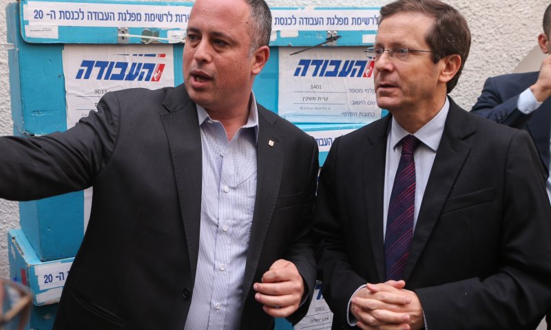 בלאגן בעבודה: המזכ"ל ביטל את פיטורי הדובר