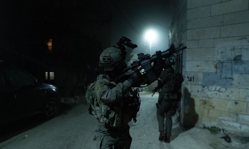 בצל המתיחות: כוחות צה"ל עצרו 3 חשודים ביו"ש