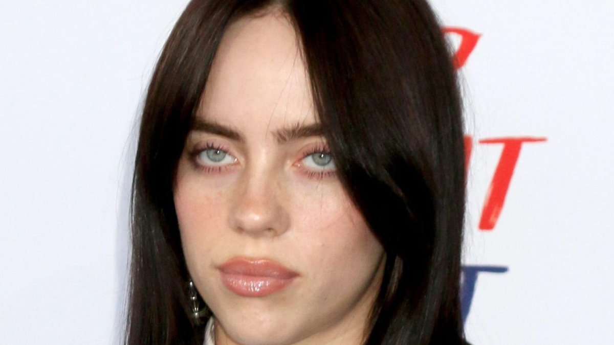 בילי אייליש לצדנו? 