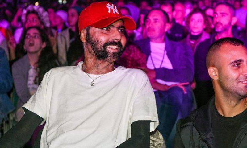 מרגש: ישי ריבו מקדיש שיר לאיציק סעידיאן | צפו