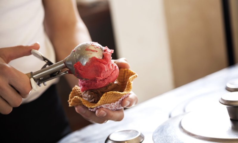 משמחה לטרגדיה: אכל גלידה באירוע ופונה לבי"ח