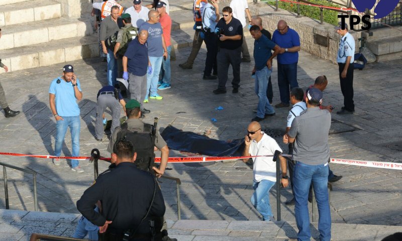 הפיגוע בשער שכם: ניסה לדקור שוטרים וחוסל; תיעוד