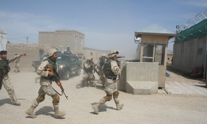 בריטניה: הכוחות בשטח משתפים פעולה עם טליבאן