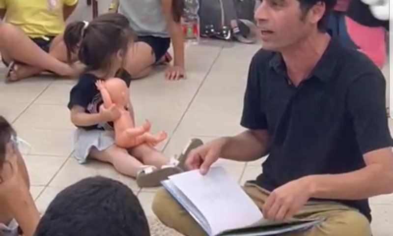 צפו: אביב גפן ירד לשמח את ילדי הדרום במקלטים