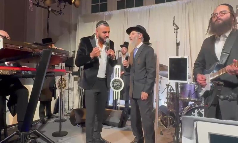 והיא שעמדה: איתי לוי ואברהם פריד בדואט מרגש | צפו