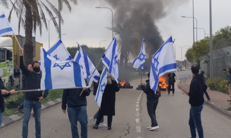 יום השיתוק הלאומי התחיל: מפגינים הדליקו צמיגים
