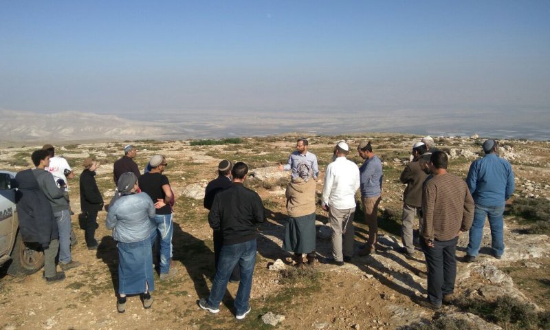 תושבי עמונה בסיור למציאת קרקע לישוב החדש