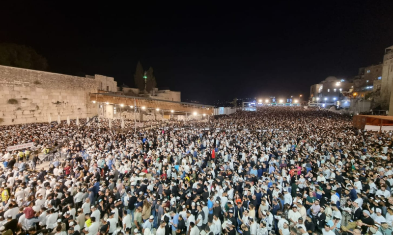 רבבות במעמד הסליחות המרכזי בערב יום הכיפורים