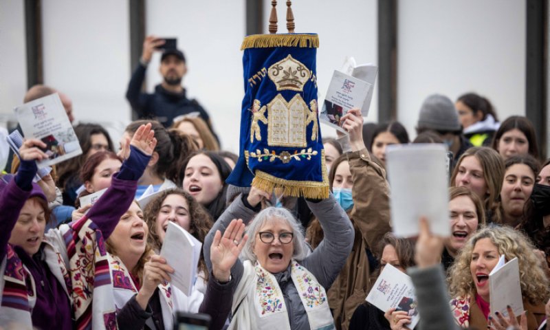 שוב: קריב ניצל את החסינות שלו לטובת נשות הכותל
