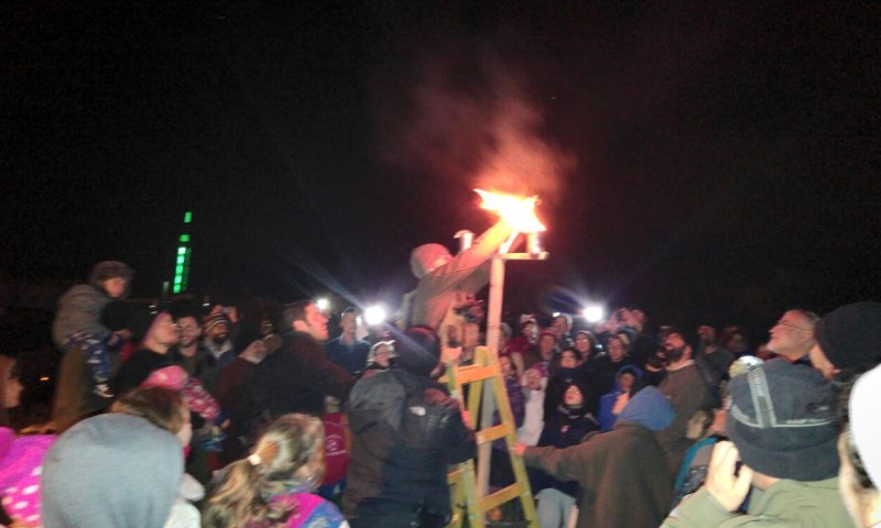 הדלקת נרות בבית צור במקום בו נצחו המכבים