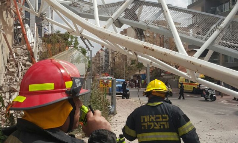 ברחוב הירדן ברמת גן קרס מנוף. המפעיל נפצע קשה