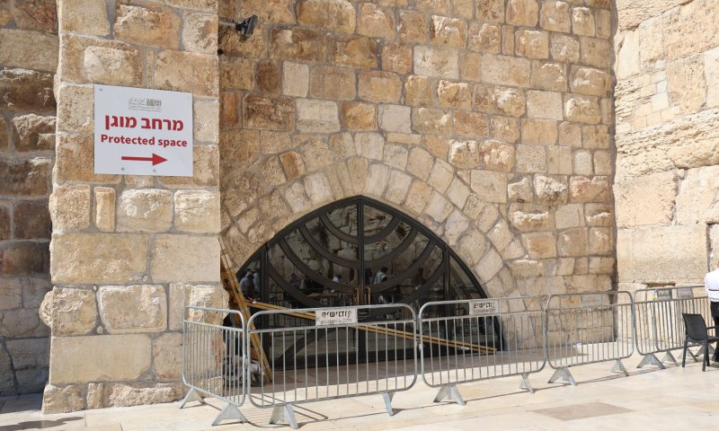 יממה לפני ט' באב: אבן נפלה לרחבת הכותל המערבי