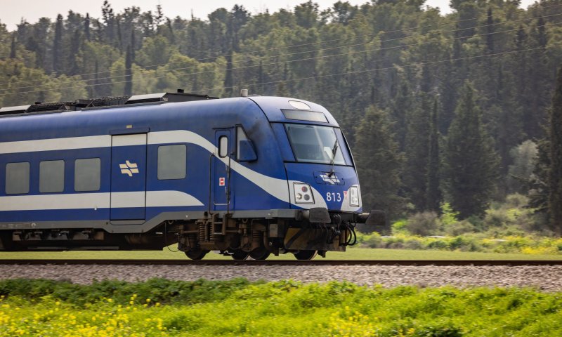 כתוצאה מעשרות השריפות: שיבושים כבדים בתנועת הרכבות בארץ