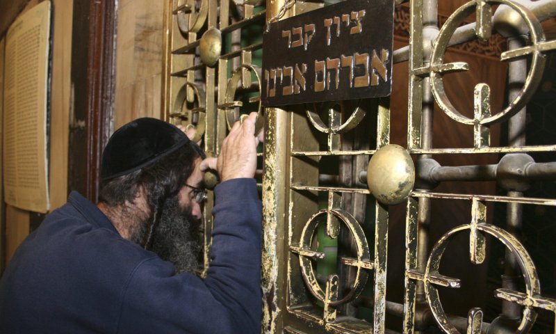 על התאולוגי-פוליטי שבעבודה זרה