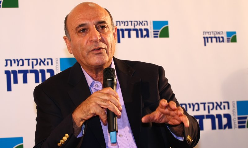 הצצה: רוני קובן נפגש עם שאול מופז