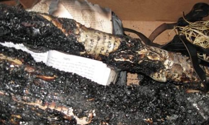 כצל'ה: יאיר לפיד הוא הגורם להצתת בית הכנסת בחריש