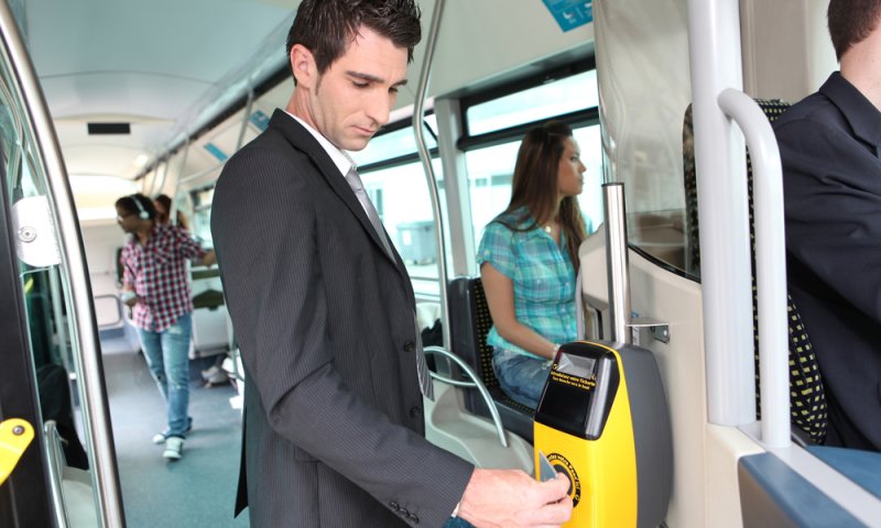 הזוי: כרטיס 'רב קו' נחסם בגלל שהושתל בתוך הגוף