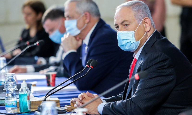 גנץ מתנגד: האיש שנתניהו רוצה למנות לראש השב"כ