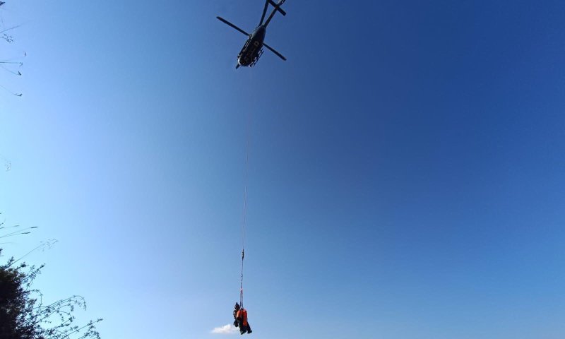 תיעוד: נתקעו בהרי ירושלים וחולצו על ידי מסוק