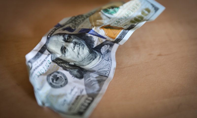 הכלכלה מגיבה: הדולר מזנק, הבורסה צונחת