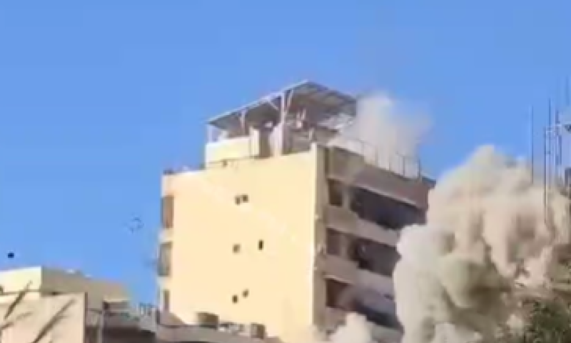 צה"ל מגביר את הקצב: בניינים קורסים בדאחייה. צפו