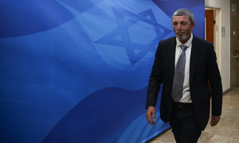 הרב רפי במתקפה על לפיד: "אלוף עולם בטיפולי המראה"