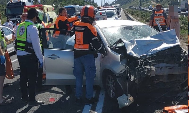 בזמן הצפירה: גבר ואשה נפצעו בינוני בתאונה