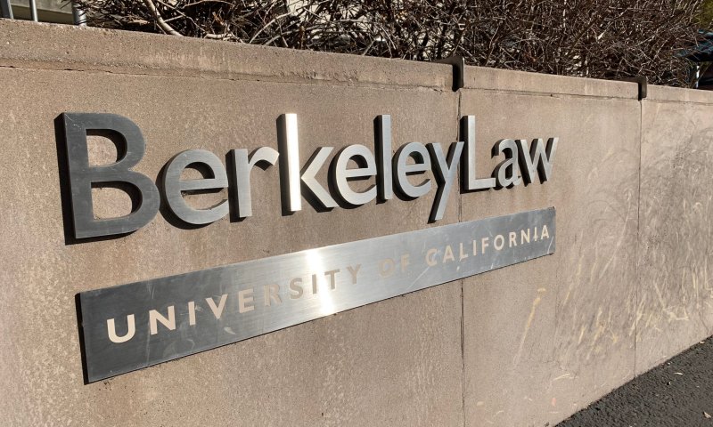 הדיקן היהודי ארח פלסטינים בביתו והם הפגינו נגדו